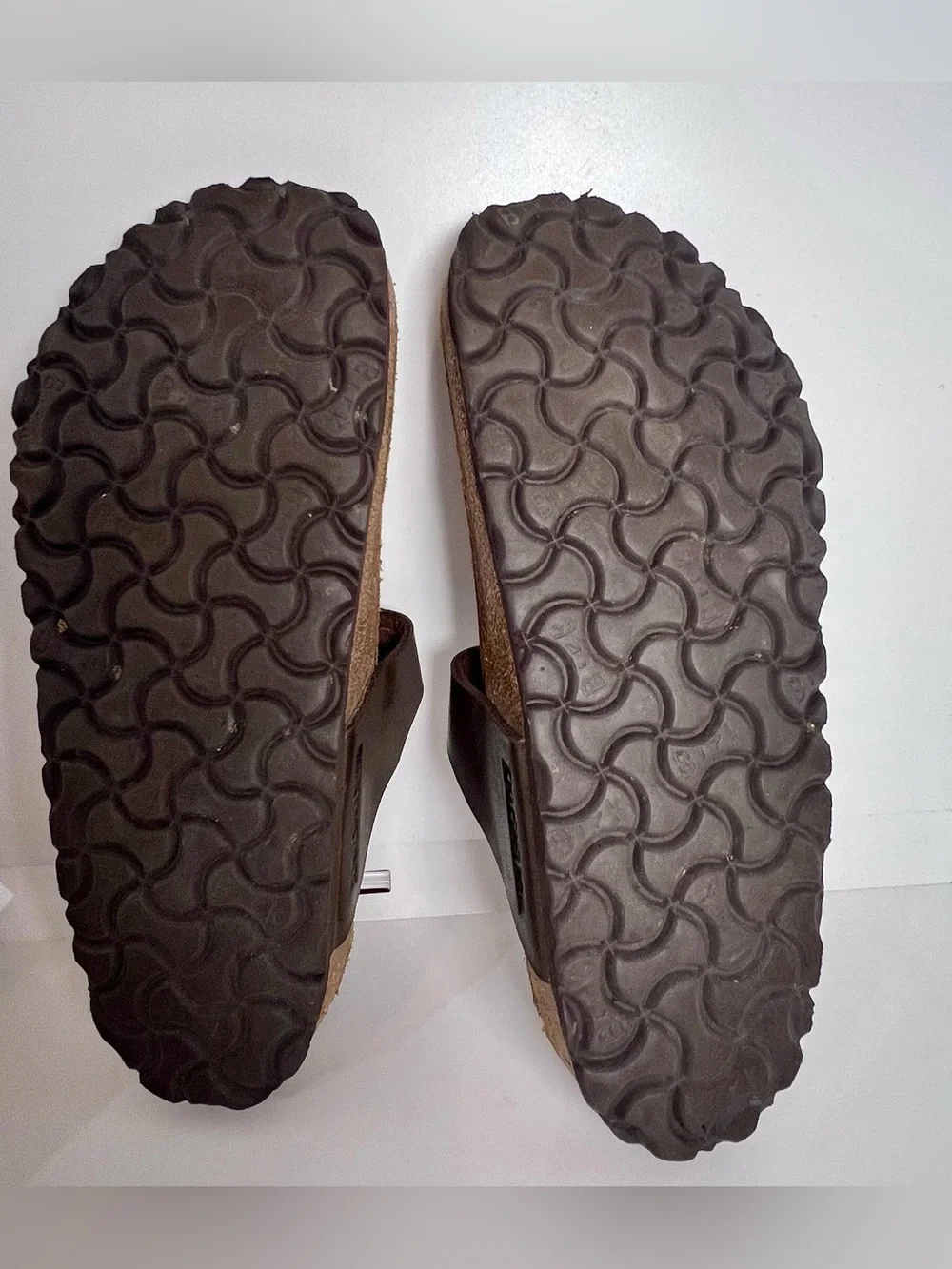 Birkenstock Gizeh in Golden Brown size 36 or 6